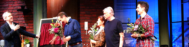 Schlussapplaus am Premierenabend (©Foto: Gaby Hildenbrandt)